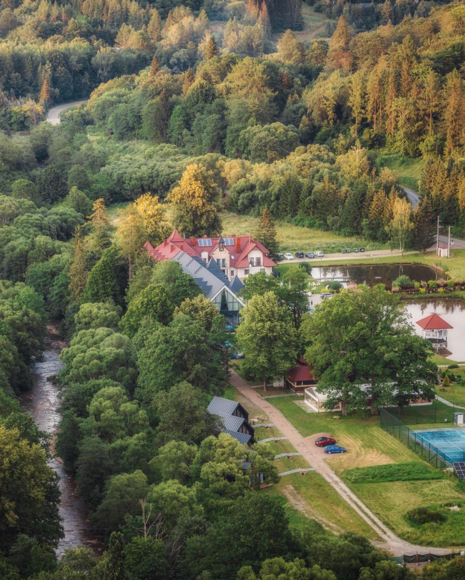 Carynska Resort & Spa Lutowiska Luaran gambar
