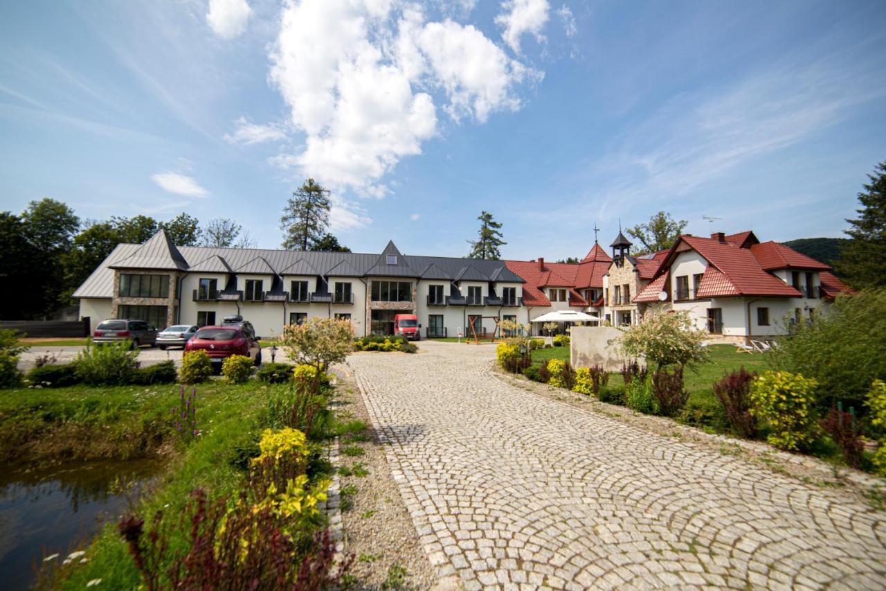 Carynska Resort & Spa Lutowiska Luaran gambar